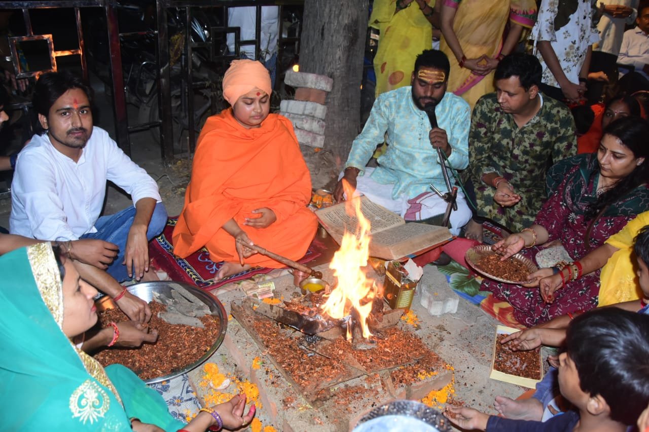 Daily Agnihotra by Gurukul Students